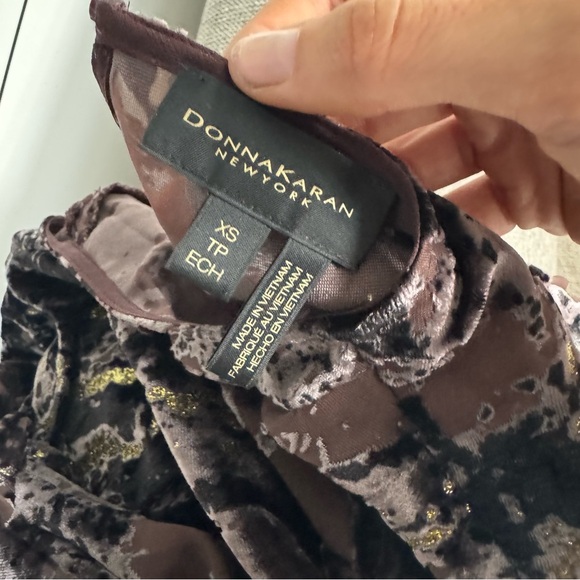 NWOT Donna Karan Elegant Velvet Burnout Blouse - size XS - Picture 7 of 8